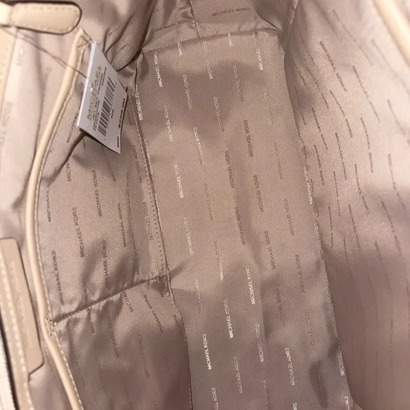 ❌SOLD❌Michael Kors Jet Set Travel Top Zip Signature
Tote Brown. & Wallet - Picture 11 of 13